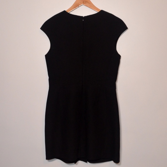 Vince NWT Black Inverted Pleat V-Neck Dress 8 - Picture 4 of 6